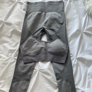 No brand seamless set size small